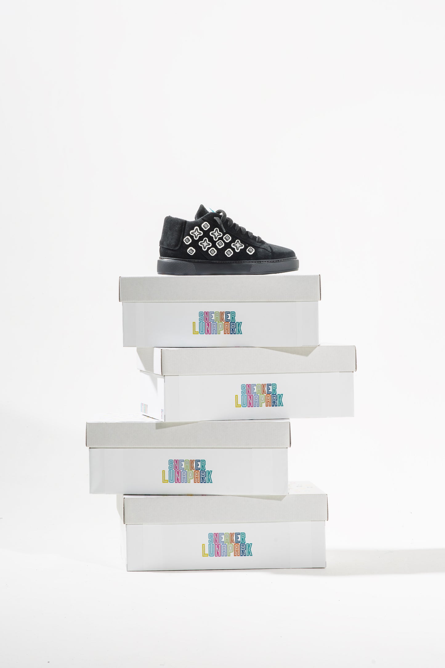 STARRY LOW BLACK